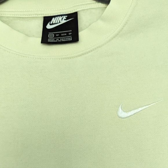 Nike Sweatshirt - Picture 1 of 4